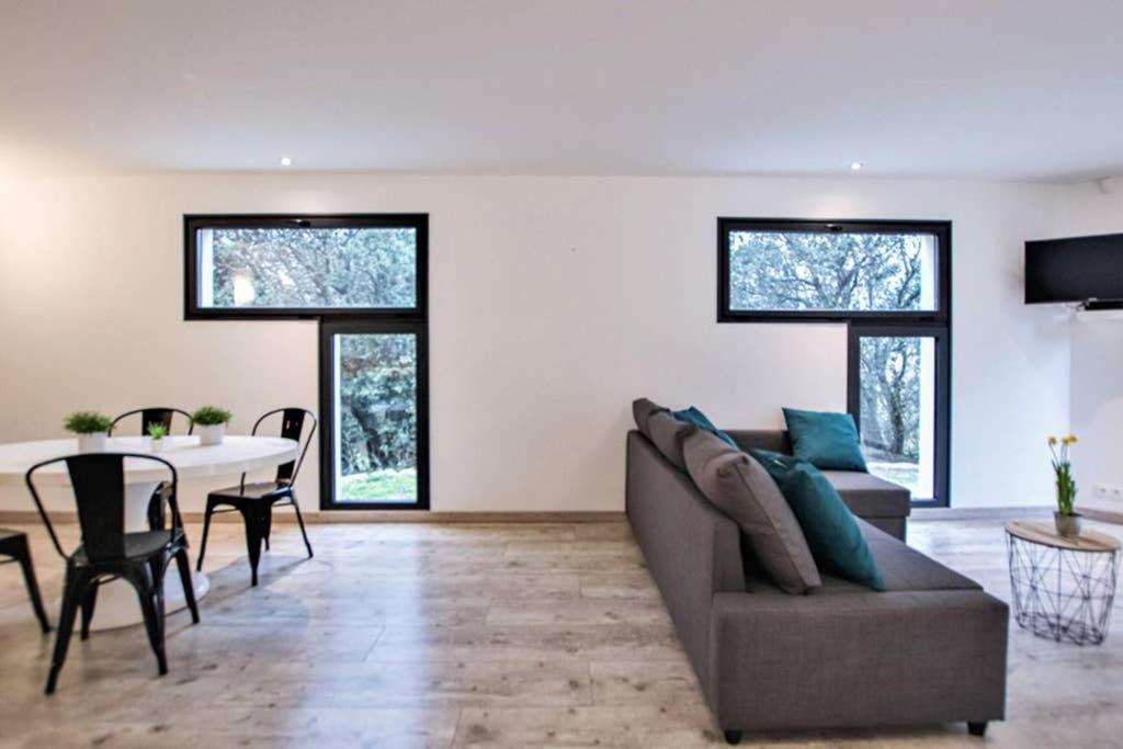 Moderne En Drome * Roche-Saint-Secret